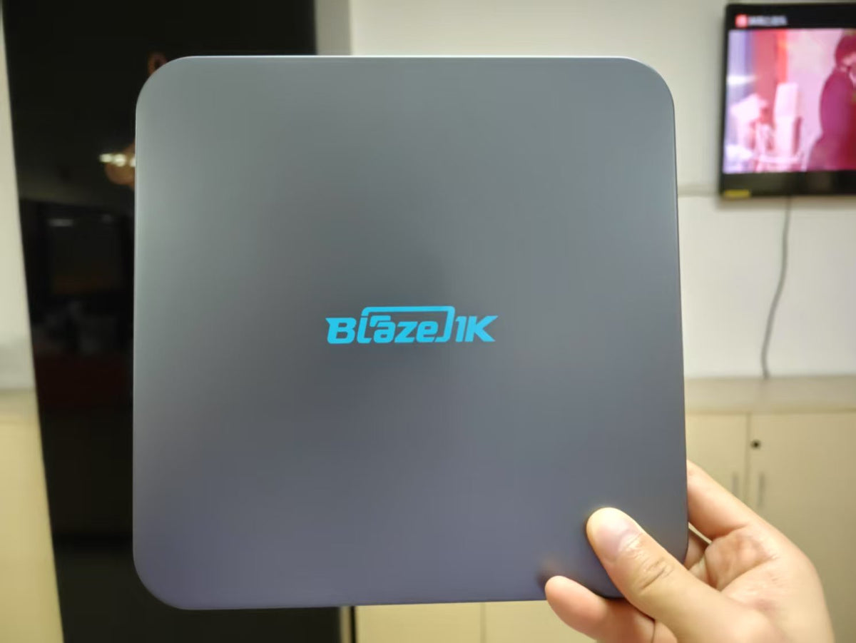 1000 Lumens 100-Inch Android Amlogic T982 Smart Projector - Blaze1K